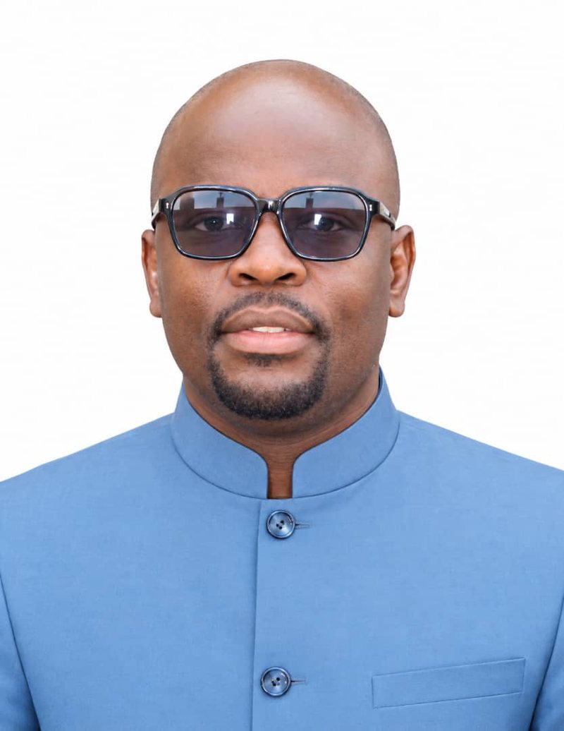 Portrait de Zacharie EKILA BOLUA, Coordonnateur du Mouvement Citoyen 4C